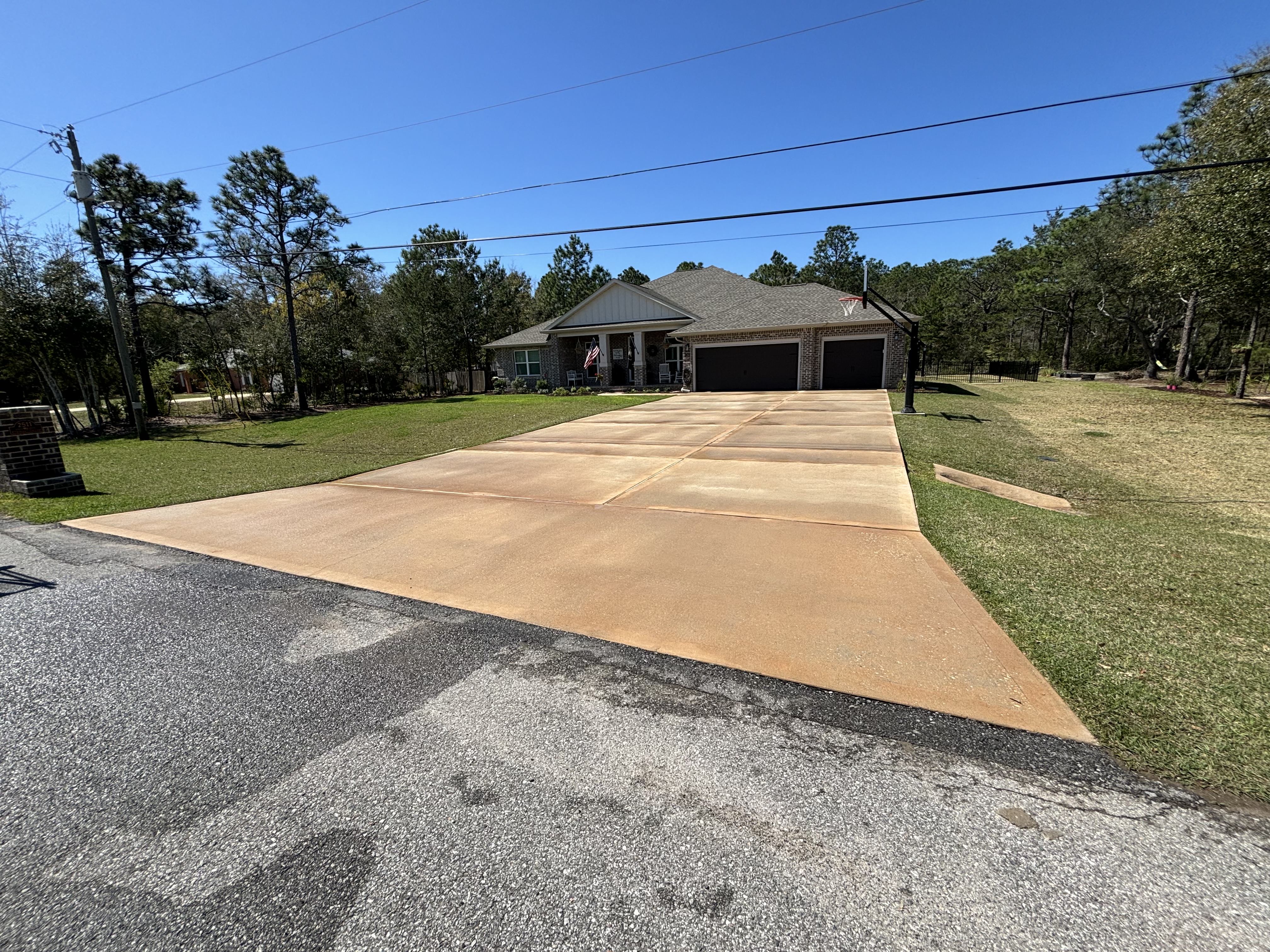 Navarre's Premier Driveway Cleaning Service: Honorable Pressure Washing Delivers Excellence